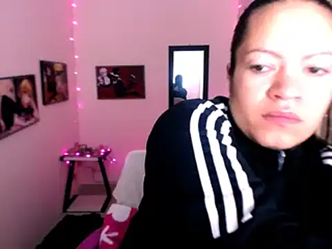 Snapshot of Cristal_w chatting on 01/24/25, 12:52 Cristal w online show from 01/24/25, 12:52