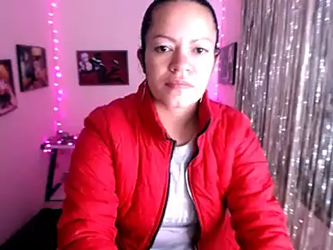 Snapshot of Cristal_w chatting on 01/31/25, 12:29 Cristal w online show from 01/31/25, 12:29