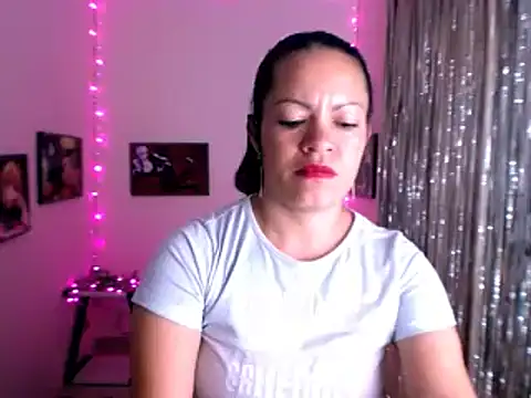 Snapshot of Cristal_w chatting on 01/31/25, 06:36 Cristal w online show from 01/31/25, 06:36