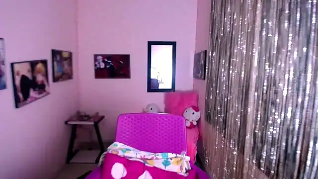 Snapshot of Cristal_w chatting on 02/04/25, 03:57 Cristal w online show from 02/04/25, 03:57