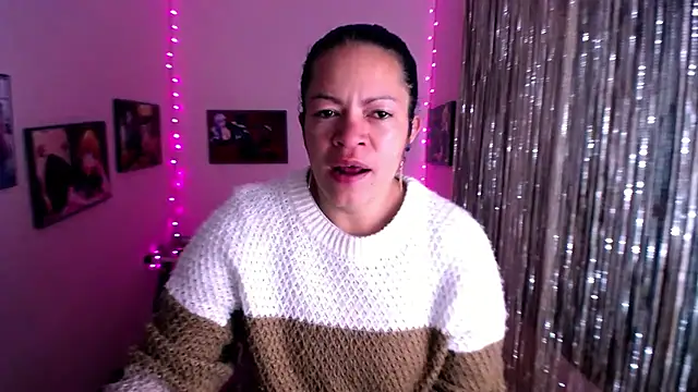 Snapshot of Cristal_w chatting on 02/05/25, 12:17 Cristal w online show from 02/05/25, 12:17