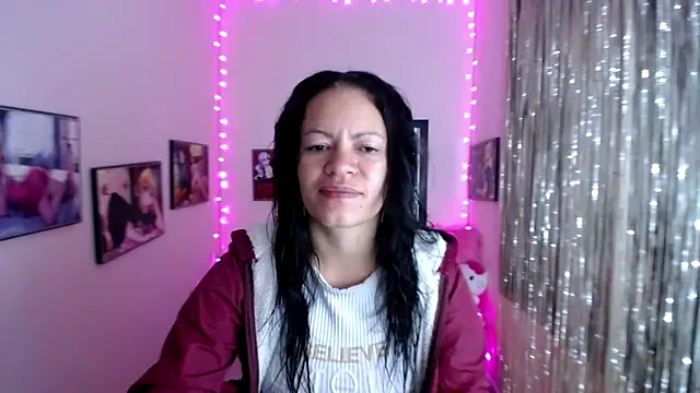 Snapshot of Cristal_w chatting on 02/07/25, 12:28 Cristal w online show from 02/07/25, 12:28