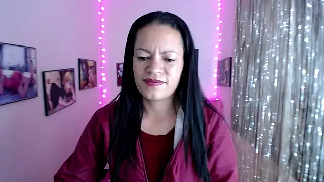 Snapshot of Cristal_w chatting on 02/10/25, 04:14 Cristal w online show from 02/10/25, 04:14