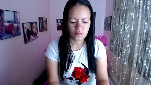 Snapshot of Cristal_w chatting on 02/12/25, 12:33 Cristal w online show from 02/12/25, 12:33