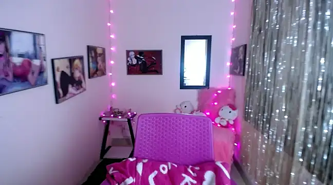 Snapshot of Cristal_w chatting on 02/13/25, 12:21 Cristal w online show from 02/13/25, 12:21