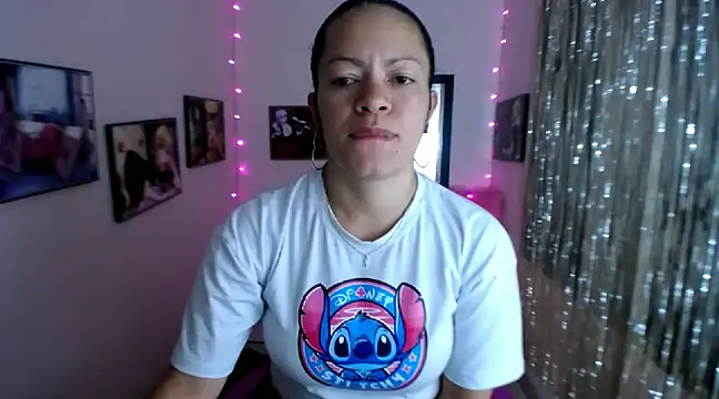Snapshot of Cristal_w chatting on 02/16/25, 02:54 Cristal w online show from 02/16/25, 02:54