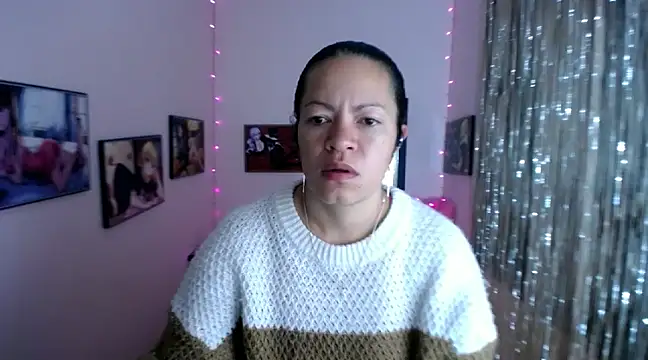 Snapshot of Cristal_w chatting on 02/18/25, 12:06 Cristal w online show from 02/18/25, 12:06