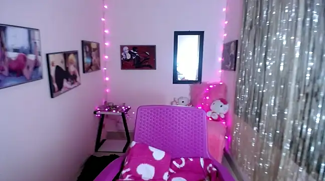 Snapshot of Cristal_w chatting on 02/19/25, 12:22 Cristal w online show from 02/19/25, 12:22