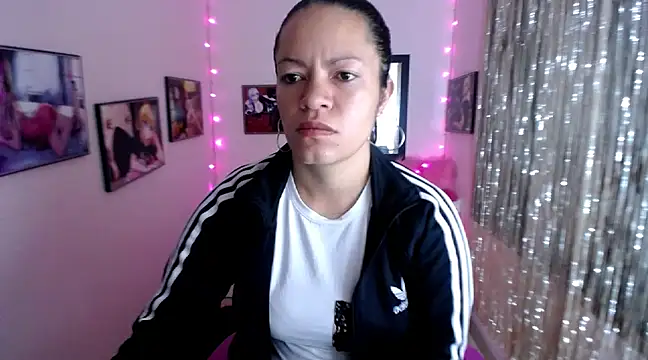 Snapshot of Cristal_w chatting on 02/23/25, 02:14 Cristal w online show from 02/23/25, 02:14