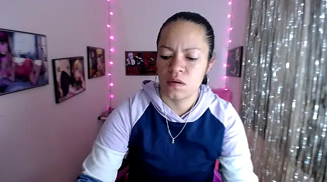 Snapshot of Cristal_w chatting on 02/25/25, 12:13 Cristal w online show from 02/25/25, 12:13