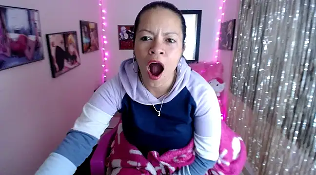 Snapshot of Cristal_w chatting on 02/25/25, 07:14 Cristal w online show from 02/25/25, 07:14
