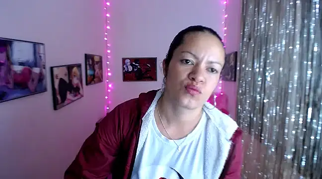 Snapshot of Cristal_w chatting on 02/26/25, 07:05 Cristal w online show from 02/26/25, 07:05