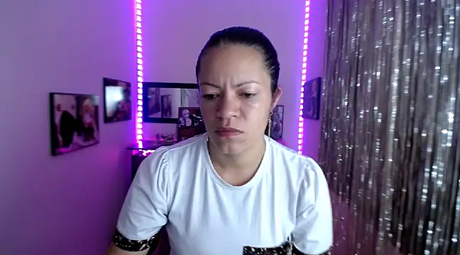 Snapshot of Cristal_w chatting on 03/08/25, 02:40 Cristal w online show from 03/08/25, 02:40