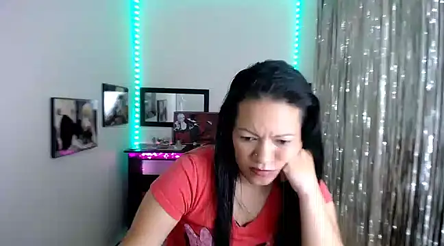 Snapshot of Cristal_w chatting on 03/11/25, 03:23 Cristal w online show from 03/11/25, 03:23