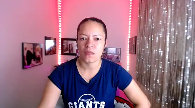 Snapshot of Cristal_w chatting on 03/12/25, 12:26 Cristal w online show from 03/12/25, 12:26