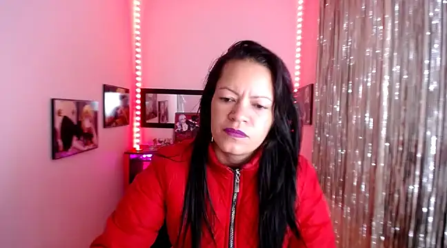 Snapshot of Cristal_w chatting on 03/12/25, 04:24 Cristal w online show from 03/12/25, 04:24