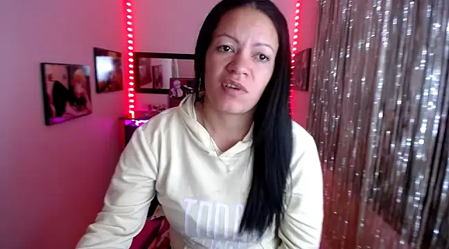 Snapshot of Cristal_w chatting on 03/17/25, 02:56 Cristal w online show from 03/17/25, 02:56