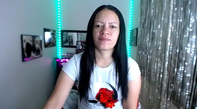 Snapshot of Cristal_w chatting on 03/18/25, 12:25 Cristal w online show from 03/18/25, 12:25