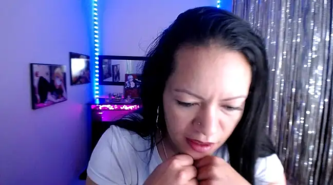 Snapshot of Cristal_w chatting on 03/18/25, 05:53 Cristal w online show from 03/18/25, 05:53