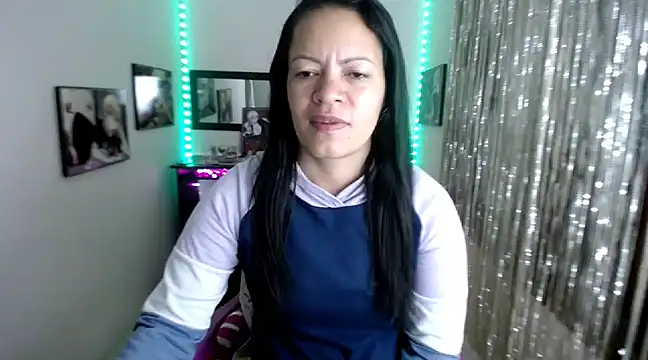 Snapshot of Cristal_w chatting on 03/19/25, 12:23 Cristal w online show from 03/19/25, 12:23