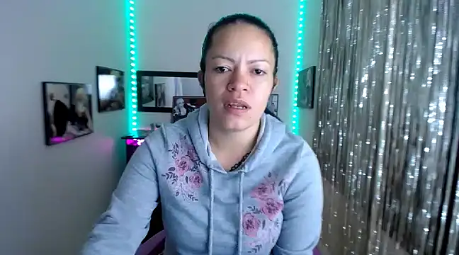 Snapshot of Cristal_w chatting on 03/20/25, 03:36 Cristal w online show from 03/20/25, 03:36