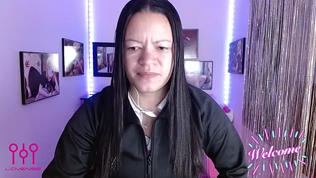 Snapshot of Cristal_w chatting on 09/11/25, 01:00 Cristal w online show from 09/11/25, 01:00