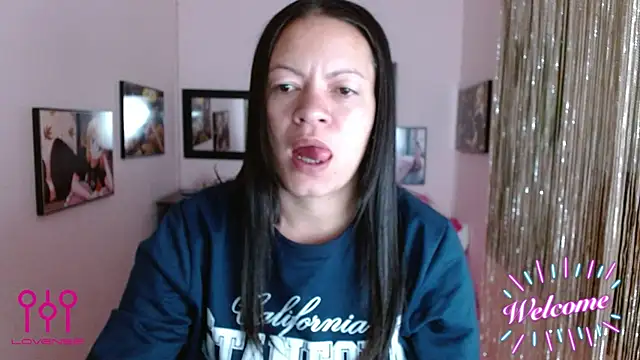 Snapshot of Cristal_w chatting on 09/15/25, 01:00 Cristal w online show from 09/15/25, 01:00