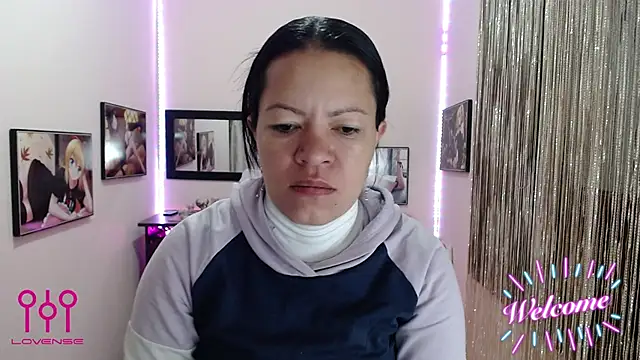 Snapshot of Cristal_w chatting on 09/26/25, 12:20 Cristal w online show from 09/26/25, 12:20