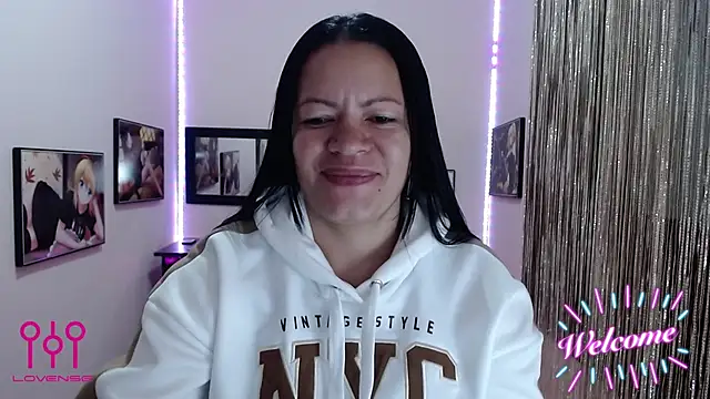 Snapshot of Cristal_w chatting on 09/30/25, 12:54 Cristal w online show from 09/30/25, 12:54