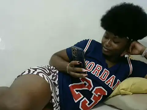 Snapshot of slender-qwene chatting on 03/04/25, 08:24 slender-qwene online show from 03/04/25, 08:24