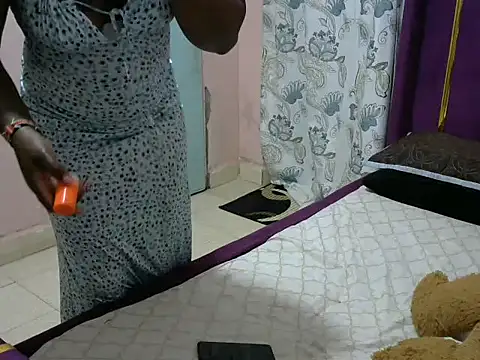 Snapshot of slender-qwene chatting on 09/20/25, 06:09 slender-qwene online show from 09/20/25, 06:09