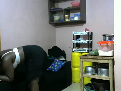 Snapshot of slender-qwene chatting on 10/28/25, 05:04 slender-qwene online show from 10/28/25, 05:04