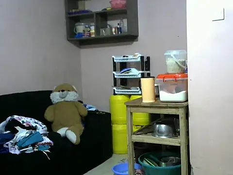 Snapshot of slender-qwene chatting on 10/30/25, 11:00 slender-qwene online show from 10/30/25, 11:00