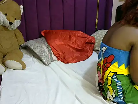 Snapshot of slender-qwene chatting on 11/17/25, 09:04 slender-qwene online show from 11/17/25, 09:04