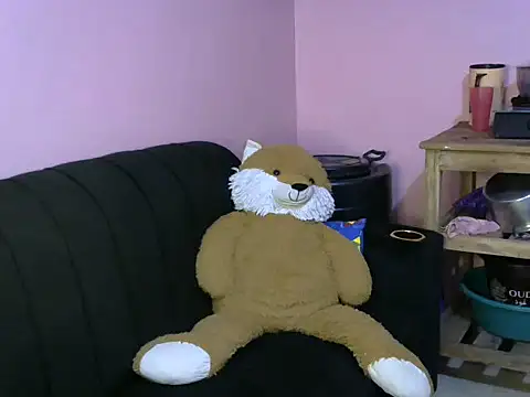 Snapshot of slender-qwene chatting on 11/20/25, 08:19 slender-qwene online show from 11/20/25, 08:19