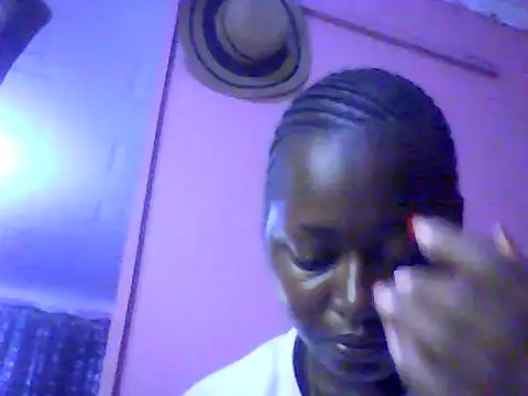 Snapshot of slender-qwene chatting on 12/02/25, 07:36 slender-qwene online show from 12/02/25, 07:36