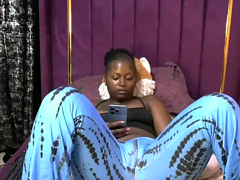 Snapshot of slender-qwene chatting on 12/04/25, 08:50 slender-qwene online show from 12/04/25, 08:50