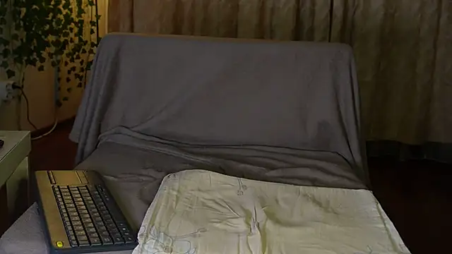 Snapshot of NaughtYHomemadE chatting on 03/08/25, 08:14 NaughtYHomemadE online show from 03/08/25, 08:14
