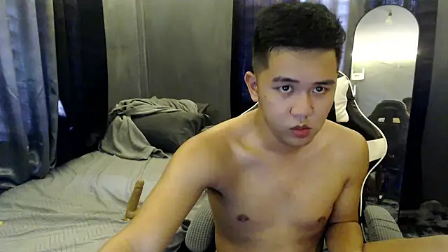 Snapshot of xgregor07 chatting on 11/15/25, 06:11 xgregor07 online show from 11/15/25, 06:11