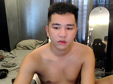Snapshot of xgregor07 chatting on 11/17/25, 02:28 xgregor07 online show from 11/17/25, 02:28