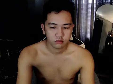 Snapshot of xgregor07 chatting on 11/19/25, 02:22 xgregor07 online show from 11/19/25, 02:22