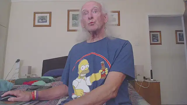 WaverlyKernow online show from 04/21/26, 01:06