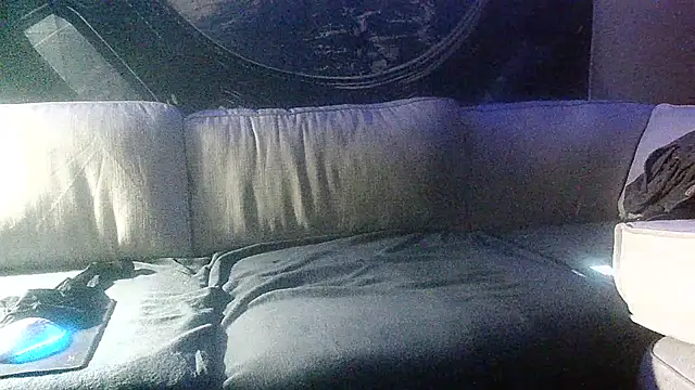 UntidyStrip9 online show from 02/05/26, 06:23