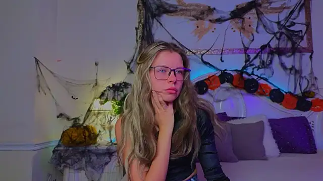 Real Tini online show from 10/24/25, 11:50