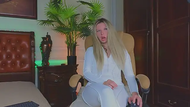 Real Tini online show from 04/10/26, 06:18