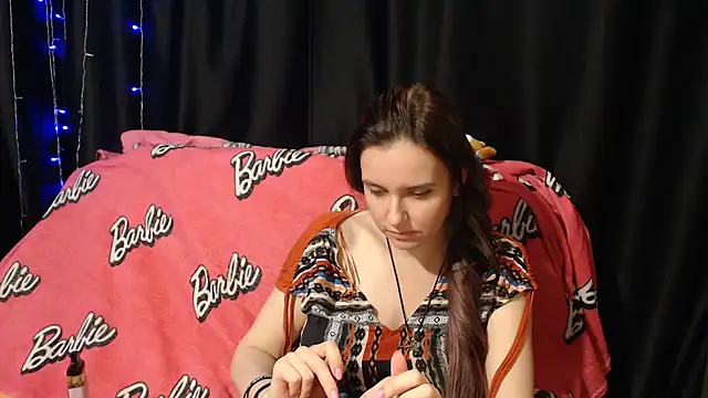 Snapshot of Milana69 chatting on 11/21/25, 06:06 Milana69 online show from 11/21/25, 06:06