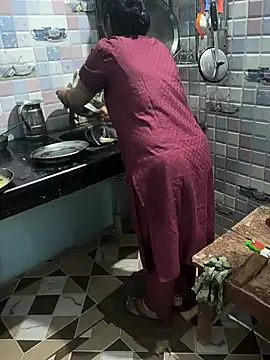 Crezy-Queen01 online show from 11/20/25, 03:45