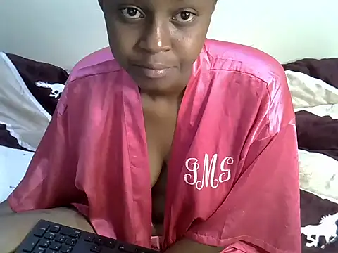 Snapshot of chocolate_panther chatting on 10/06/25, 02:14 chocolate panther online show from 10/06/25, 02:14