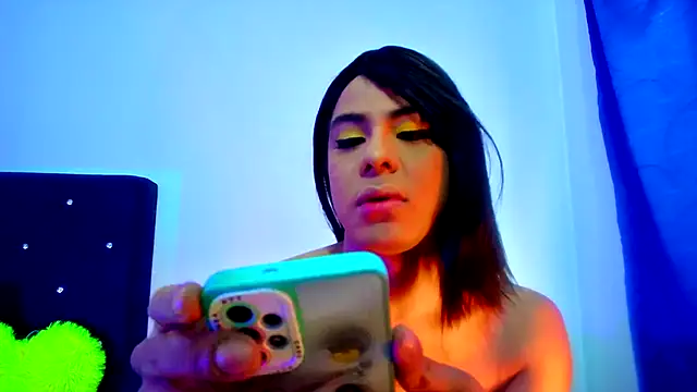 Snapshot of Aliice_Doll chatting on 09/21/25, 04:19 Aliice Doll online show from 09/21/25, 04:19