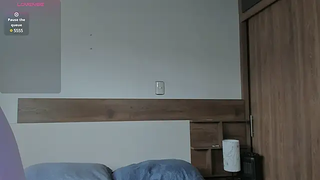 Snapshot of _fullmoon chatting on 02/25/25, 08:51  fullmoon online show from 02/25/25, 08:51